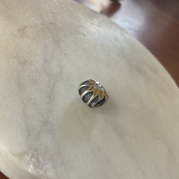 Authentic Pandora Retired Sun 🌞 Charm - Picture 4 of 4